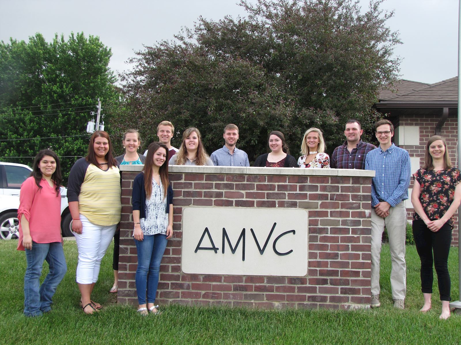 Students intern with AMVC to learn about pigs